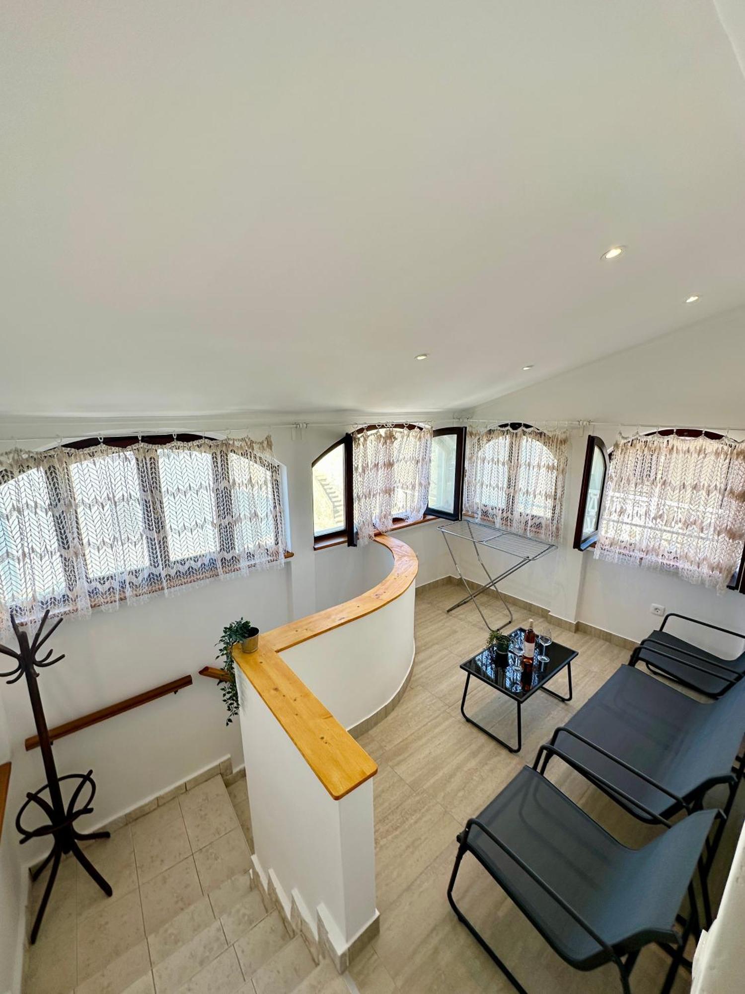 Apartment House Varos